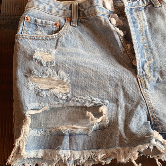 Distressed cut off jean shorts - Picture 4 of 4
